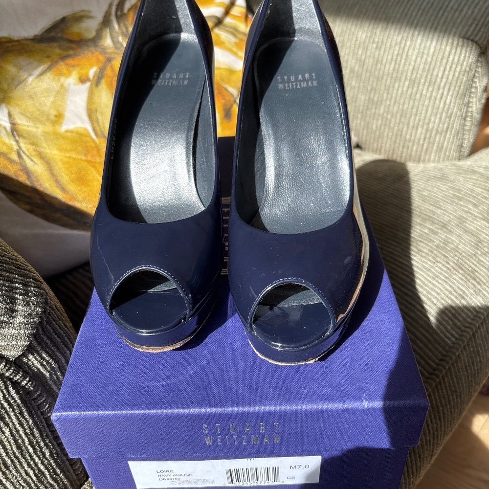 Stuart Weitzman Size 7 - image 1